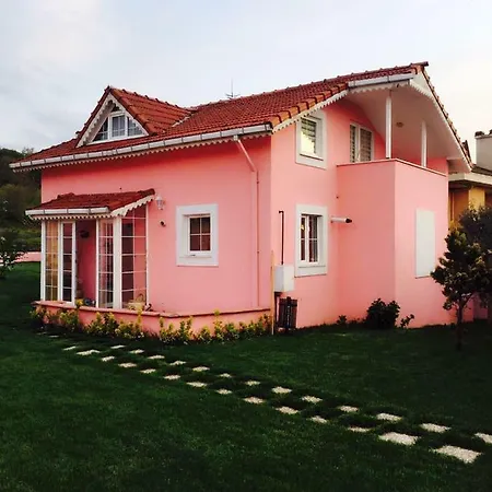 With Large Garden فيلة